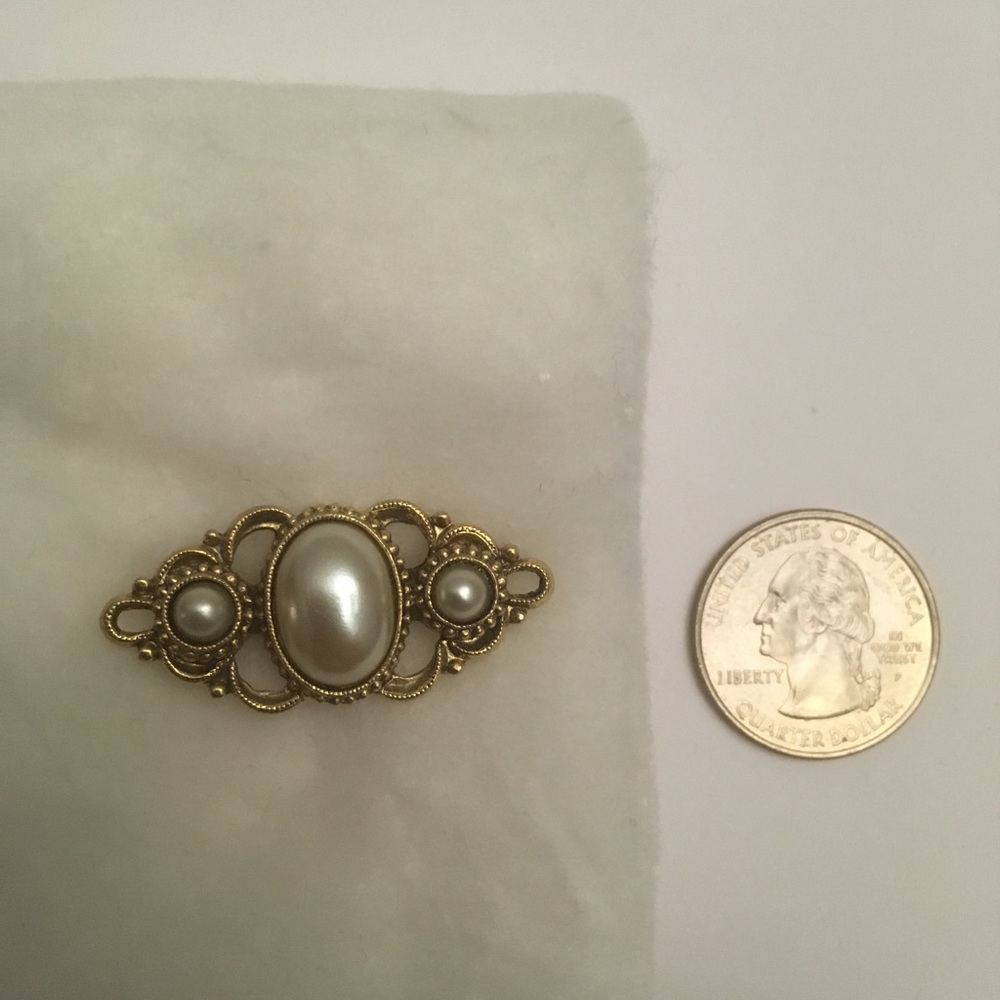 Pearl brooch
